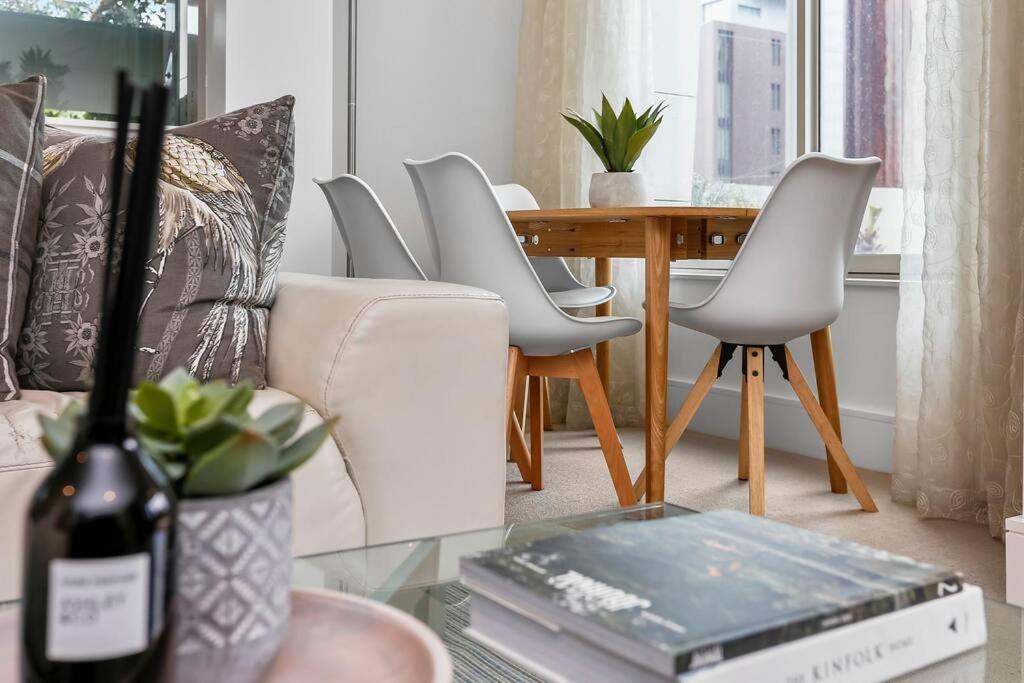 Apartamento Elegant & Sunny Living With Stunning Marina Views Auckland Exterior foto